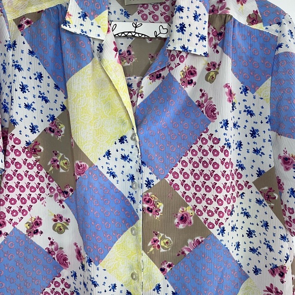 DonnKenny Petite Multicolored Shoulder Pads Button Up Short Sleeves. Size PL - Picture 2 of 5